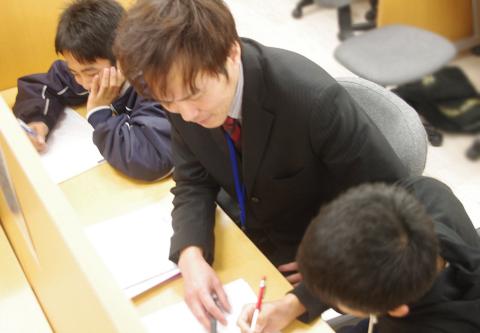先生はいつもとなり。個別ブースなので集中しやすい！