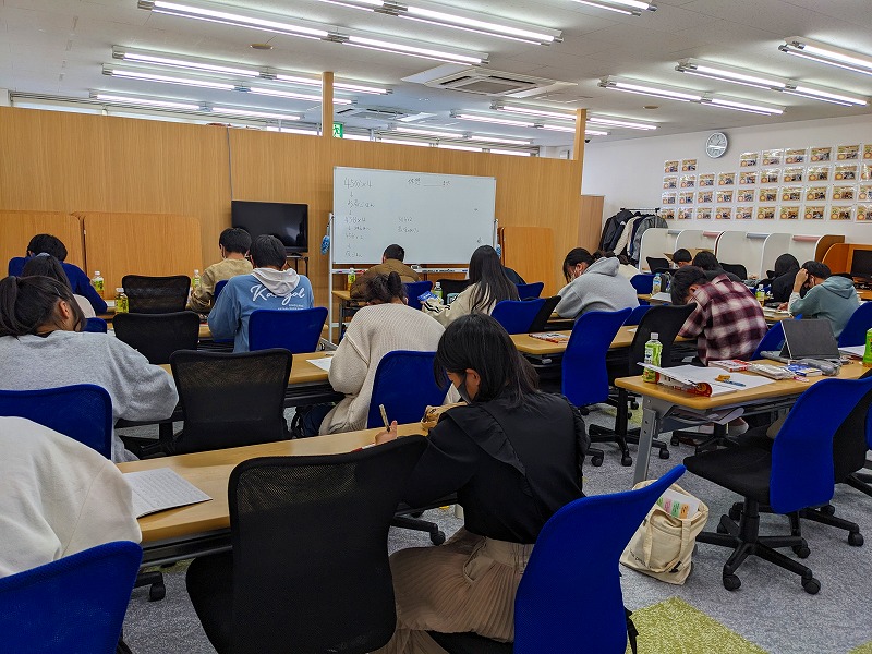 まずは河芸校までご連絡ください(TEL：059-253-8641、または、無料体験申し込みページより)