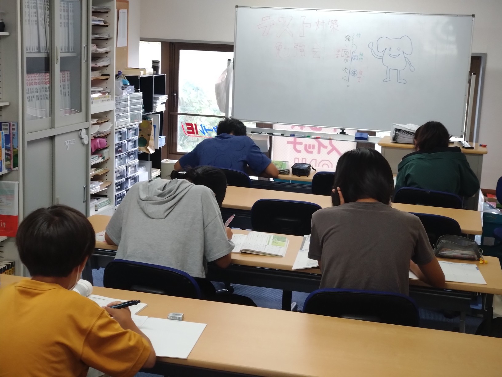 テスト前は勉強会もしています。