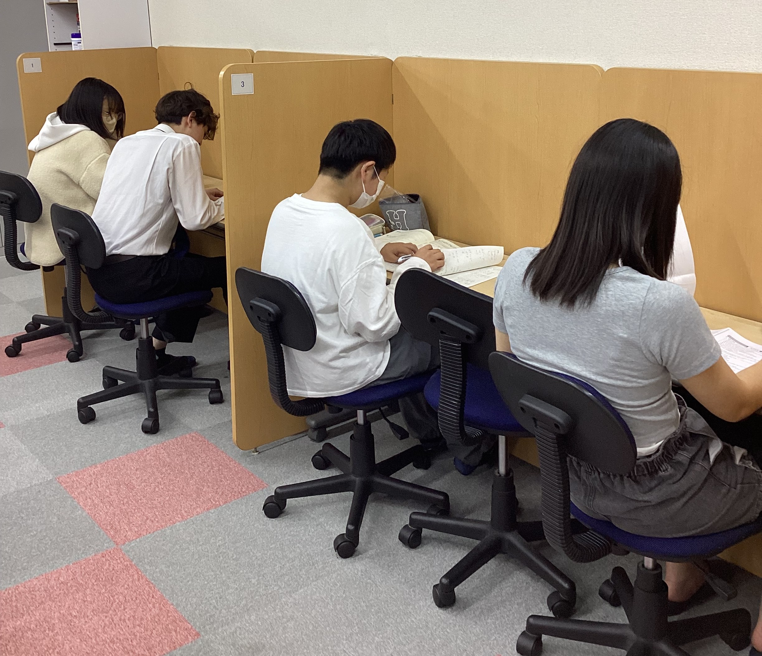 自習室は、いつでも自由に使えます。