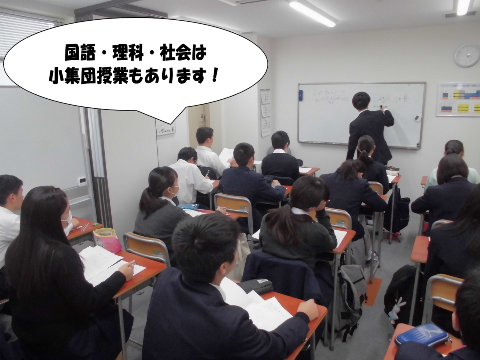 みんな一生懸命先生の解説に耳を傾けています！