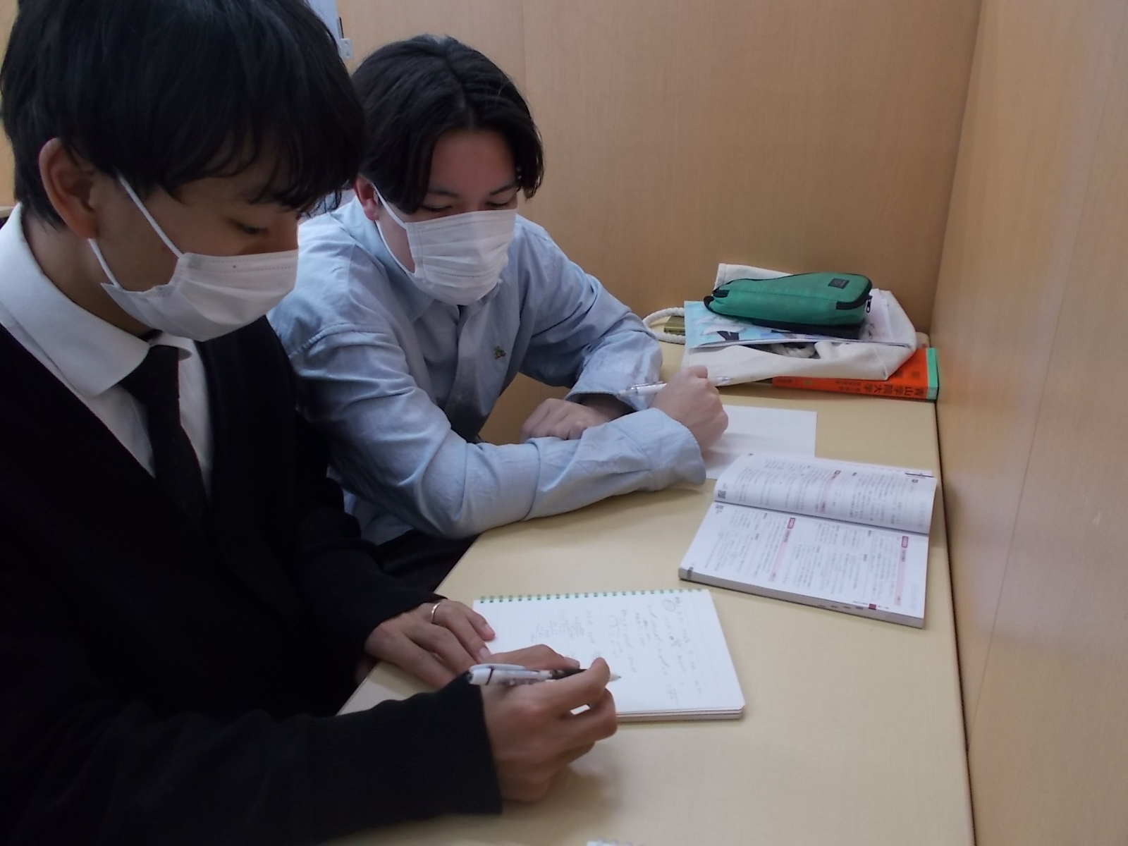 みなさんに満足していただける塾を目指します！
ご連絡をおまちしています！