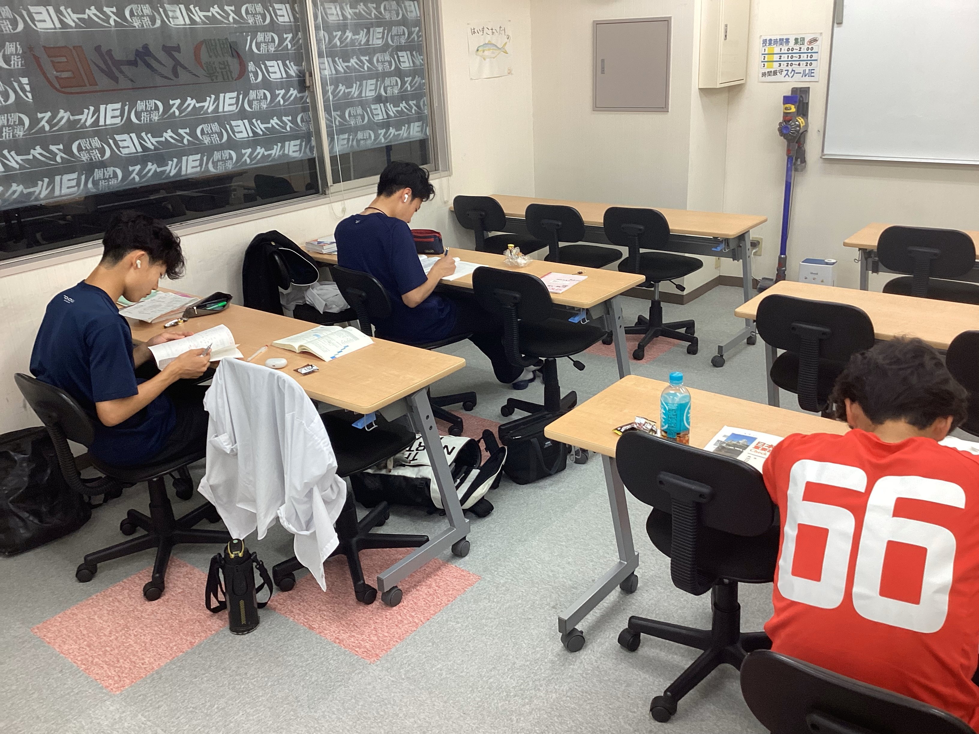 自習しています。