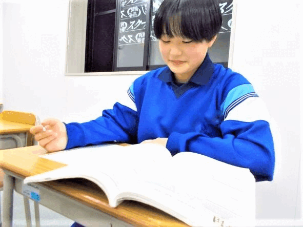 授業はもちろん、授業のない日でも塾題や自主学習ができます！広々とした教室内で集中してお過ごしください！