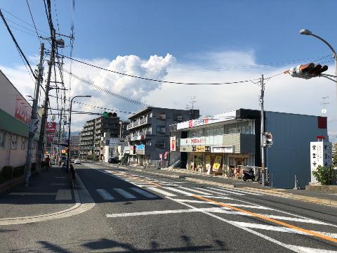 クスリのキリン堂前の2階になります