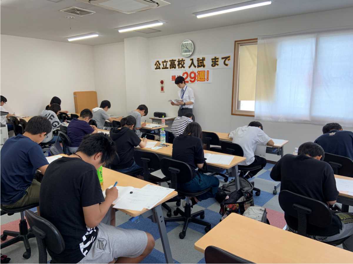 入試を見据えた本番さながらの雰囲気で実施しております。