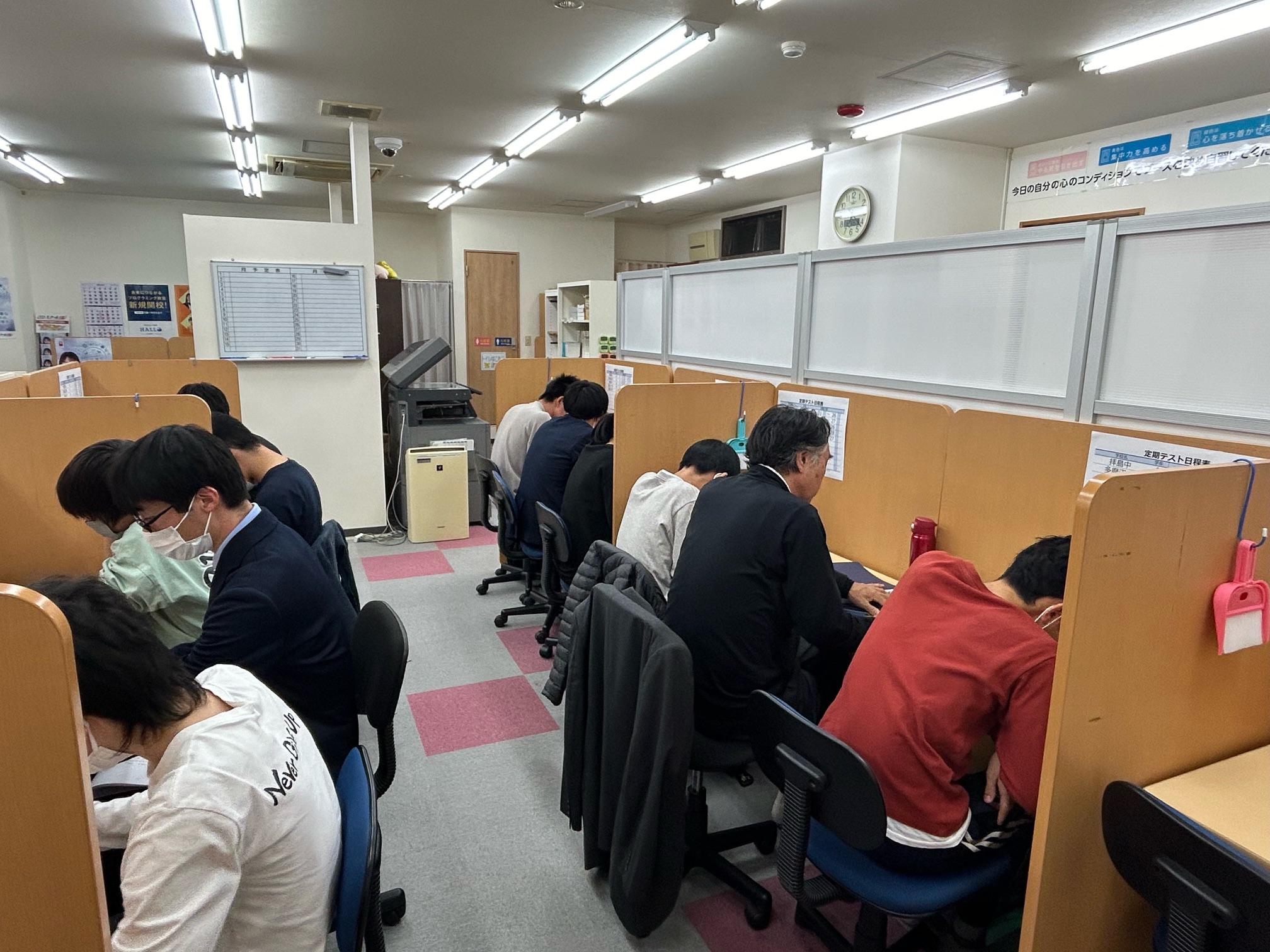 自習室完備・質問OK・月曜から土曜日の14時から21時まで！