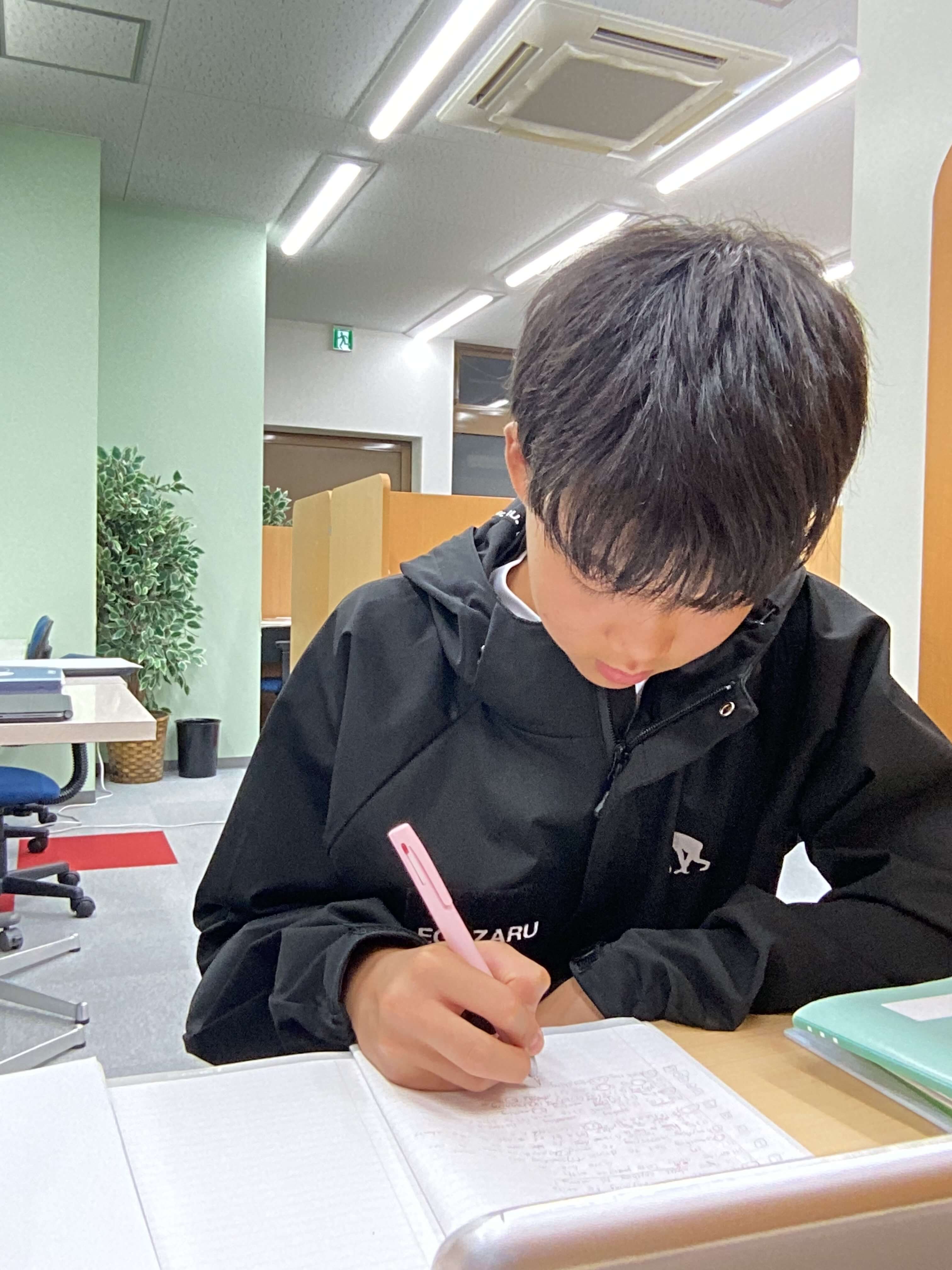 小中高すべての学年の勉強の悩みや不安を一緒に解決していきます！
