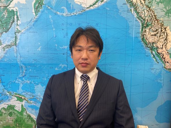 鶴岡副室長