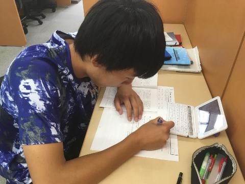 わからない箇所があればすぐに質問ができるように準備しています。