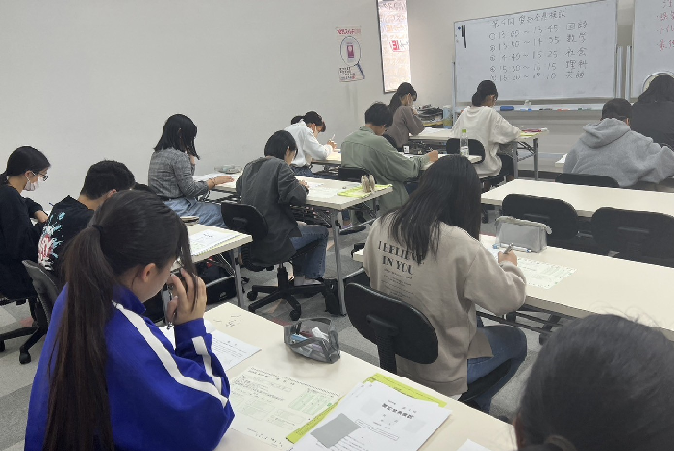女子　教室 